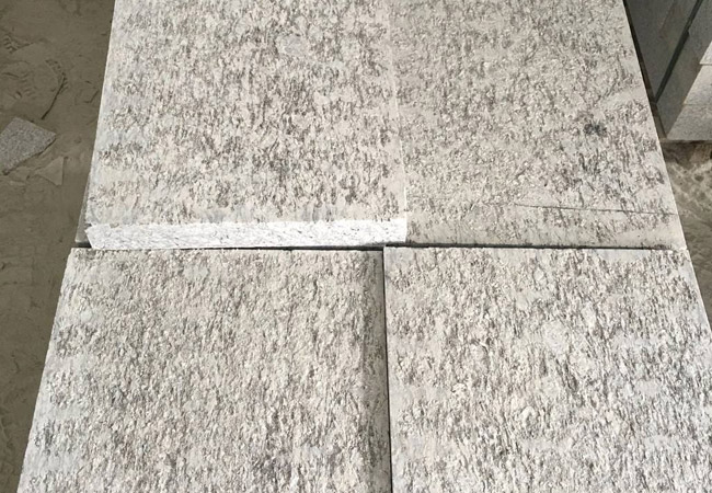 【臨沂芝麻灰花崗巖】|嘉潤石材廠（深灰魯灰、淺灰）路沿石價格(圖2)