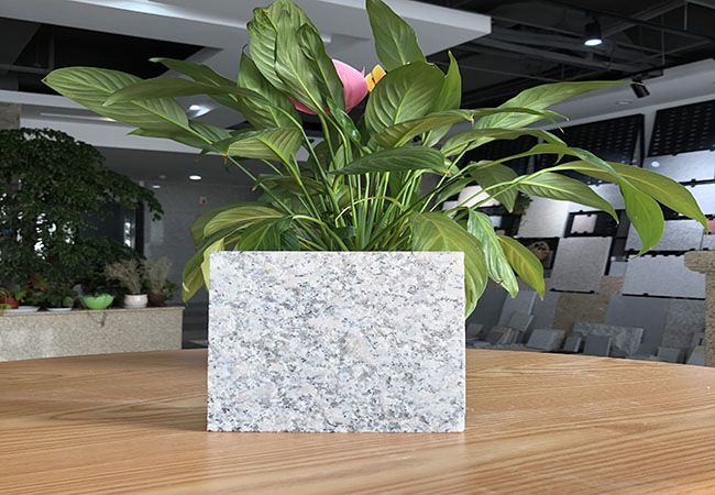 院子石材鋪裝用什么石材合適別墅庭院地鋪石大理石每平方實際報價(圖1)