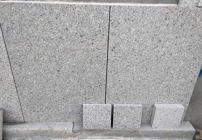 帶泳池別墅花園設(shè)計(jì)中石材邊緣收口與溢水處理(圖3)