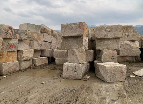 黃銹石花崗巖有色差嗎？