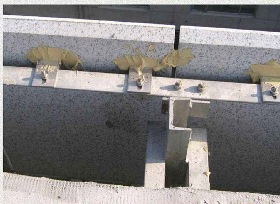 石材表面斑點(diǎn)瑕疵用草酸去除效果(圖1)