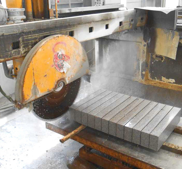 芝麻灰路緣石價(jià)格,芝麻灰花崗巖路緣石多少錢一米(圖5) 芝麻灰路緣石價(jià)格,芝麻灰花崗巖路緣石多少錢一米(圖5)