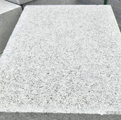 山東芝麻白荔枝面石鋪價(jià)錢多少一平