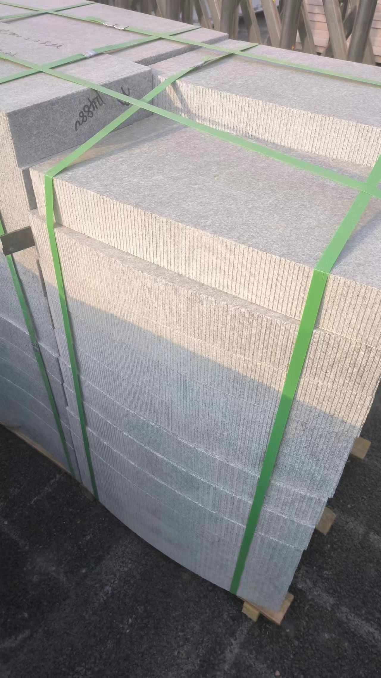 灰色路沿石側石(圖3) 灰色路沿石側石(圖3)