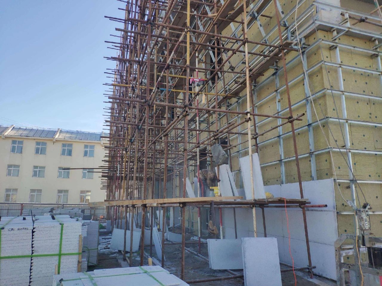 干掛石材濕貼工藝的優(yōu)缺點(diǎn)？(圖1)